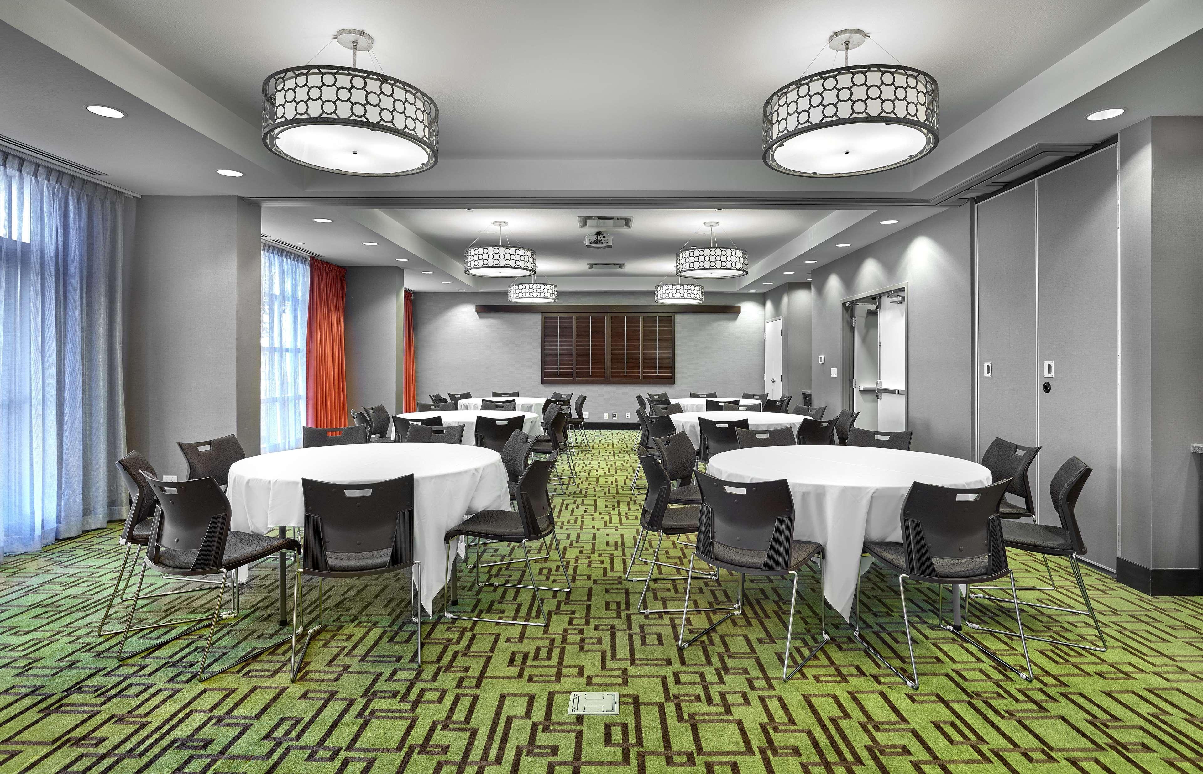 Hampton Inn By Hilton Calgary Airport North Екстериор снимка